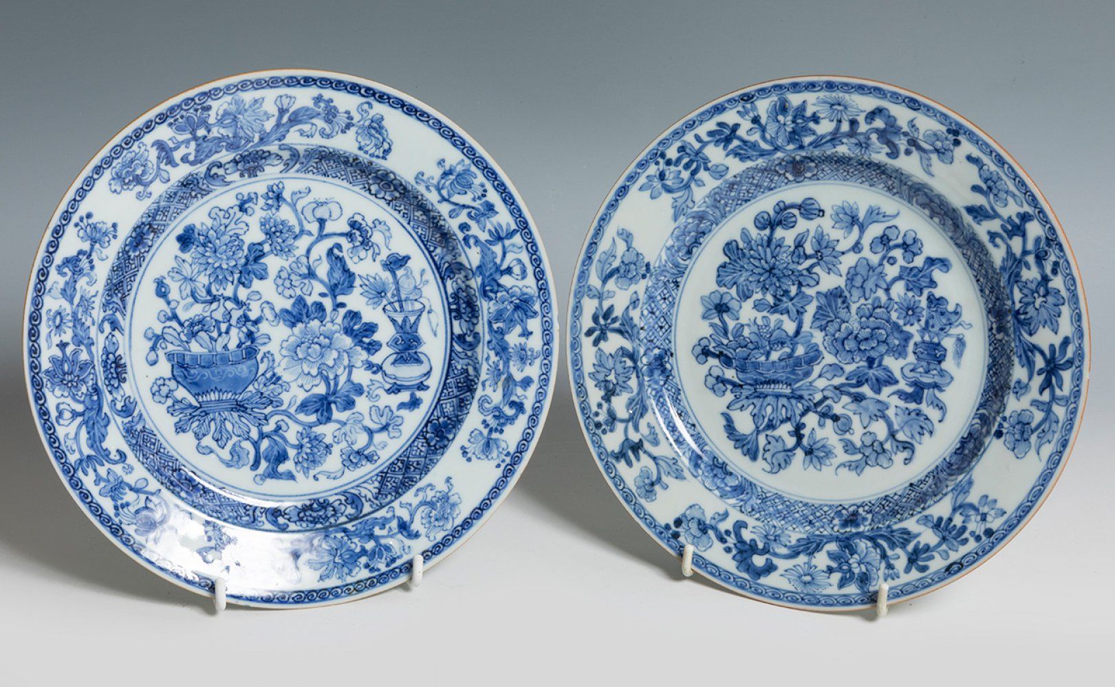Null Paire de plats. Chine, XVIIIe siècle.
Porcelaine émaillée.
Mesures : 23 cm &hellip;