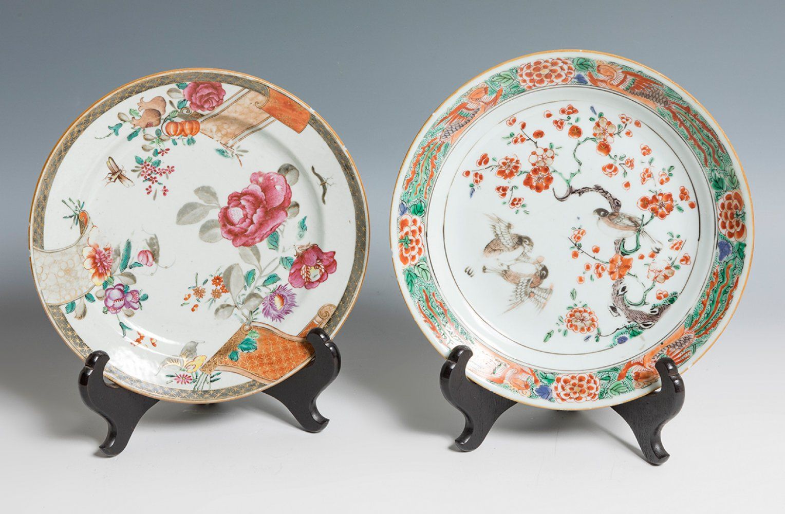 Null Paire de plats. Chine, 19ème siècle.
Porcelaine émaillée.
Mesures : 24 cm (&hellip;