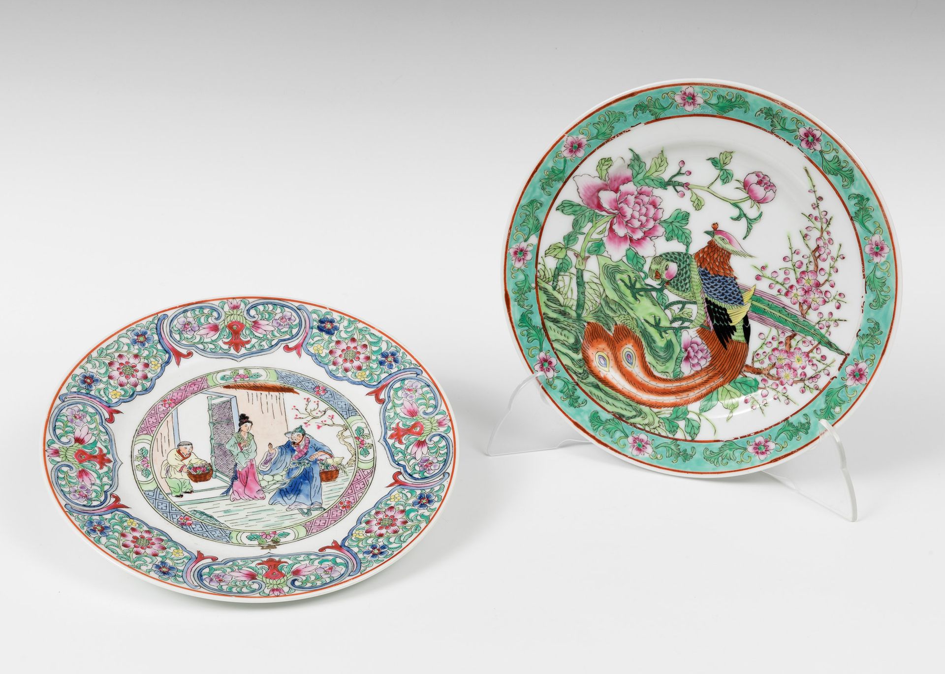 Null Paire d'assiettes ; Chine, début du 20e siècle.
Porcelaine. Style Famille v&hellip;