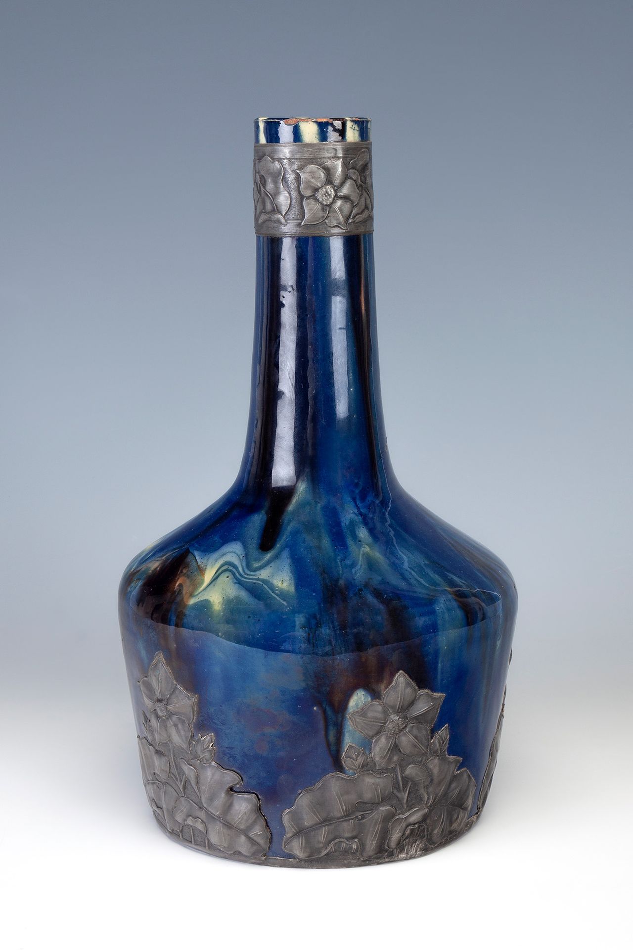 Null Vase Art Nouveau du 20ème siècle.
Céramique et plomb.
Légère perte de coule&hellip;