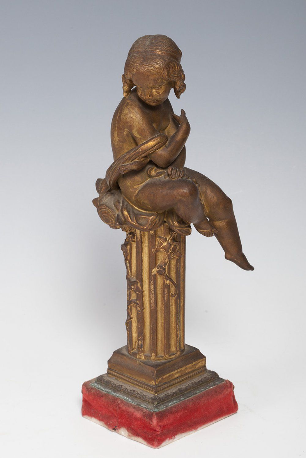 Null École espagnole du 19ème siècle.
"Fille".
Sculpture en bronze doré au mercu&hellip;