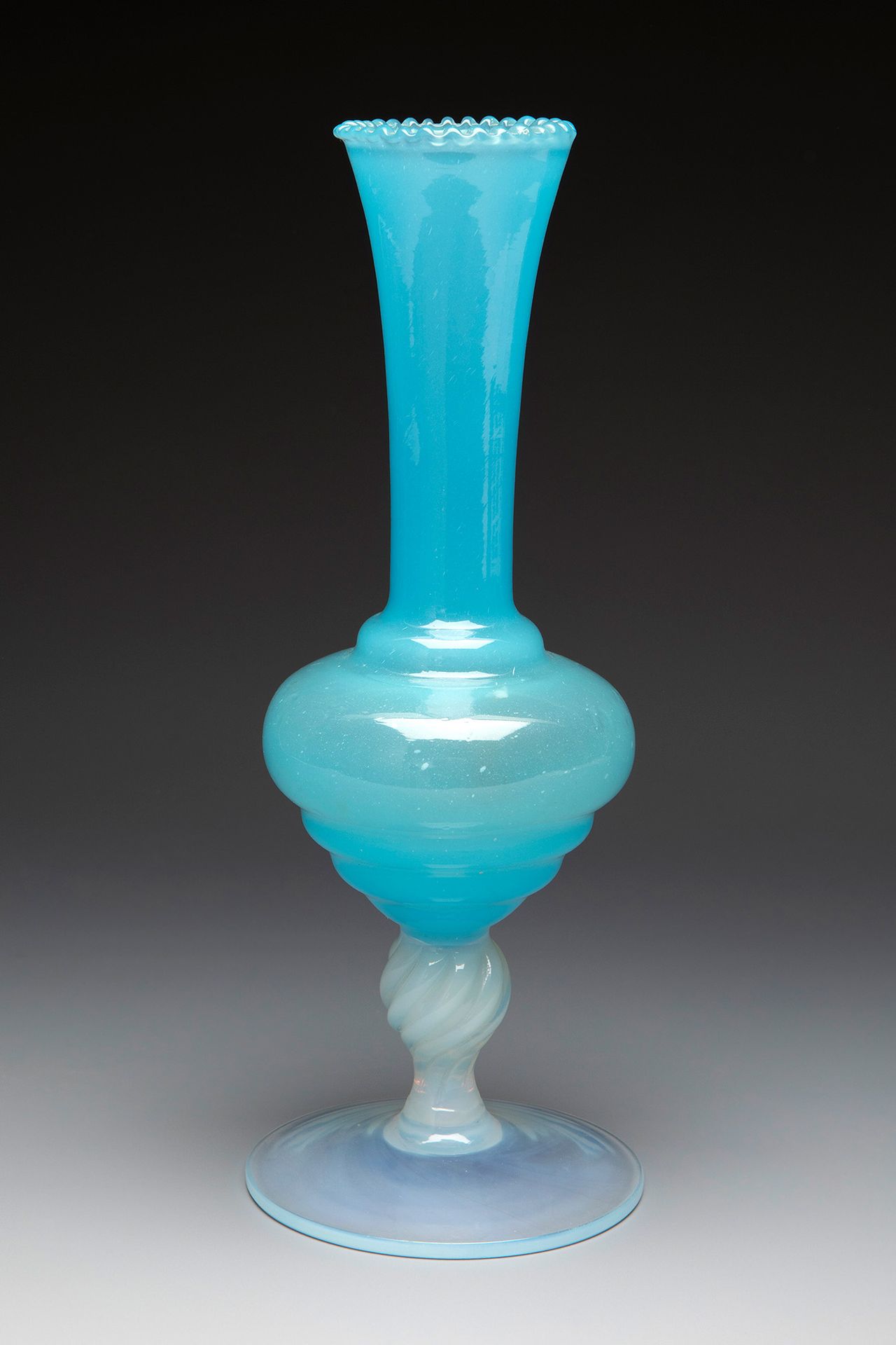 Null Vase Soliflower. Murano, deuxième moitié du XXe siècle.
Verre soufflé de Mu&hellip;