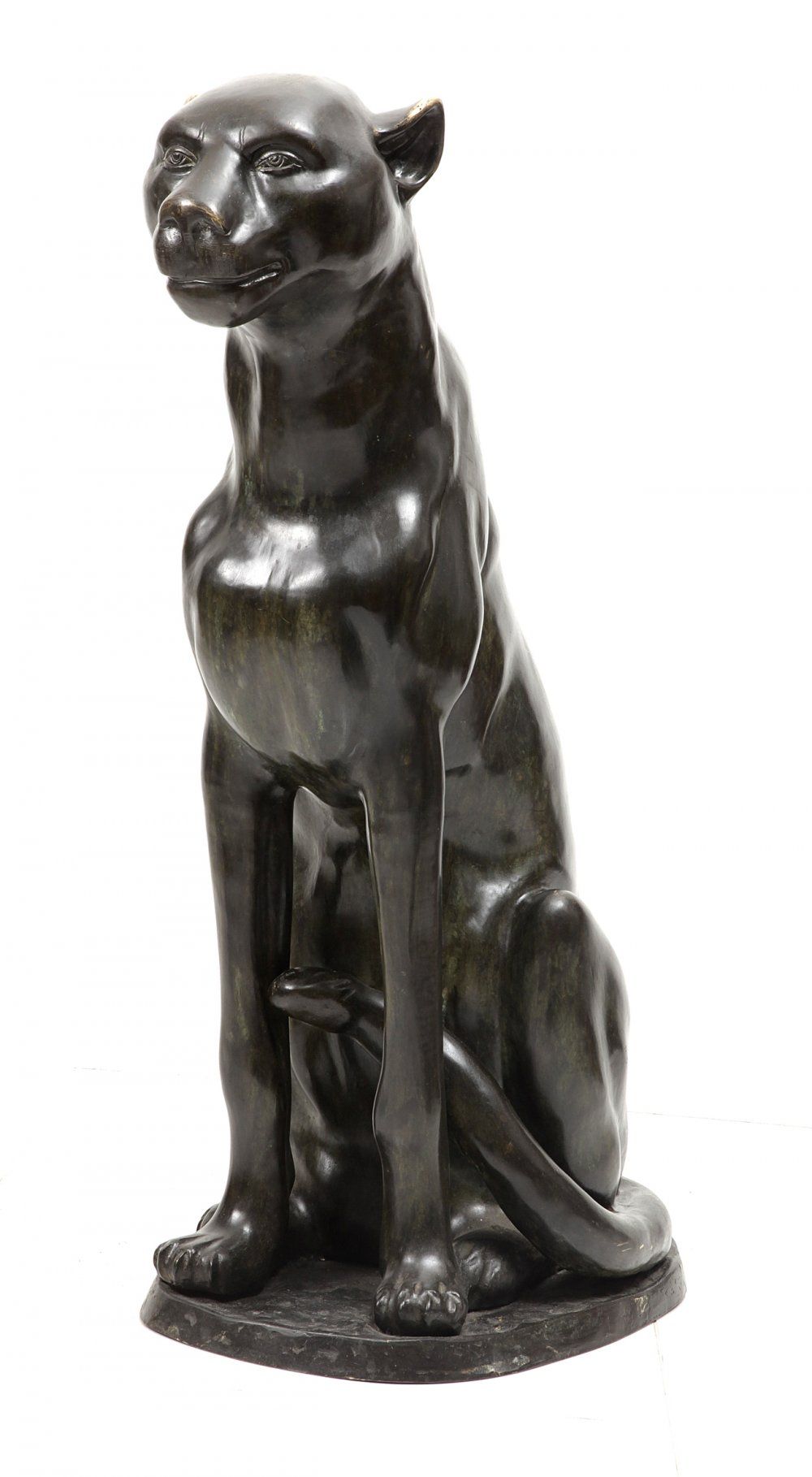Null 装饰艺术雕塑。法国，20世纪20年代至30年代。
"黑豹"。
青铜材质。
作品的某些地方（头部，耳朵......）有铜锈磨损。
出处。阿兰-德隆收藏。&hellip;