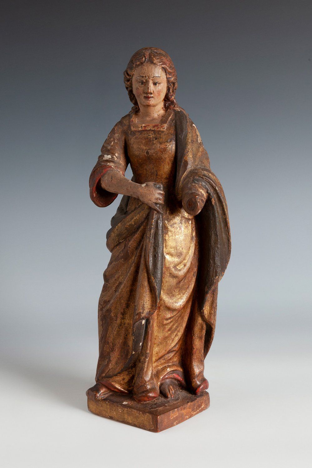 Null 西班牙学校；17-18世纪。
"圣母玛利亚"。
木雕和多色木雕。
该作品在多色性方面存在缺陷，并且失去了一只手。
尺寸：32 x 8 x 7厘米。
镀&hellip;