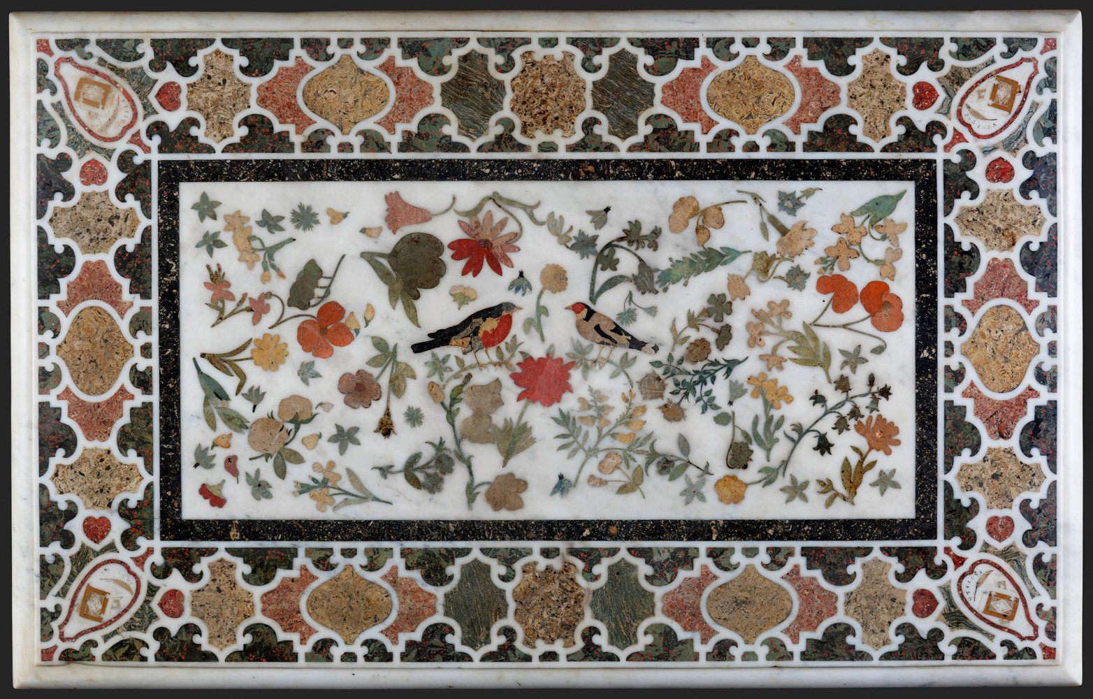 Null Enveloppe de table. Italie, XVIIe siècle.
Marbre incrusté de stuc.
Poids ap&hellip;