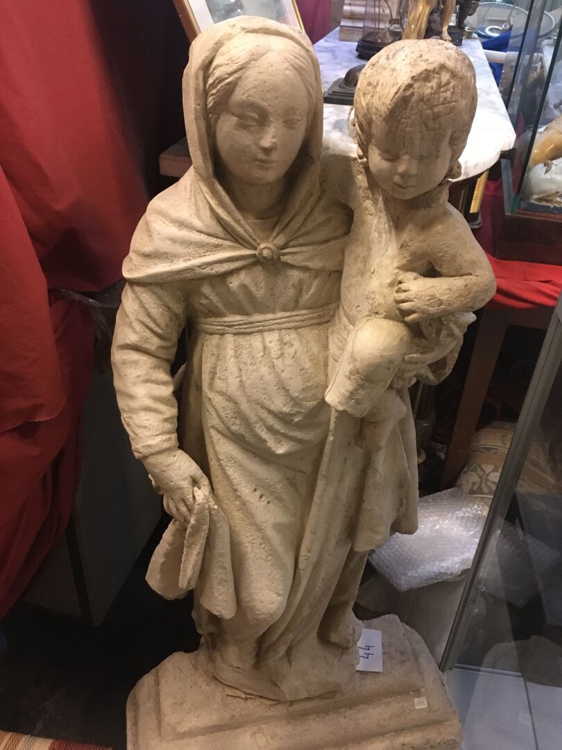 Null Sculpture de La Vierge à l'Enfant, pierre blanche, travail français XIXe (a&hellip;