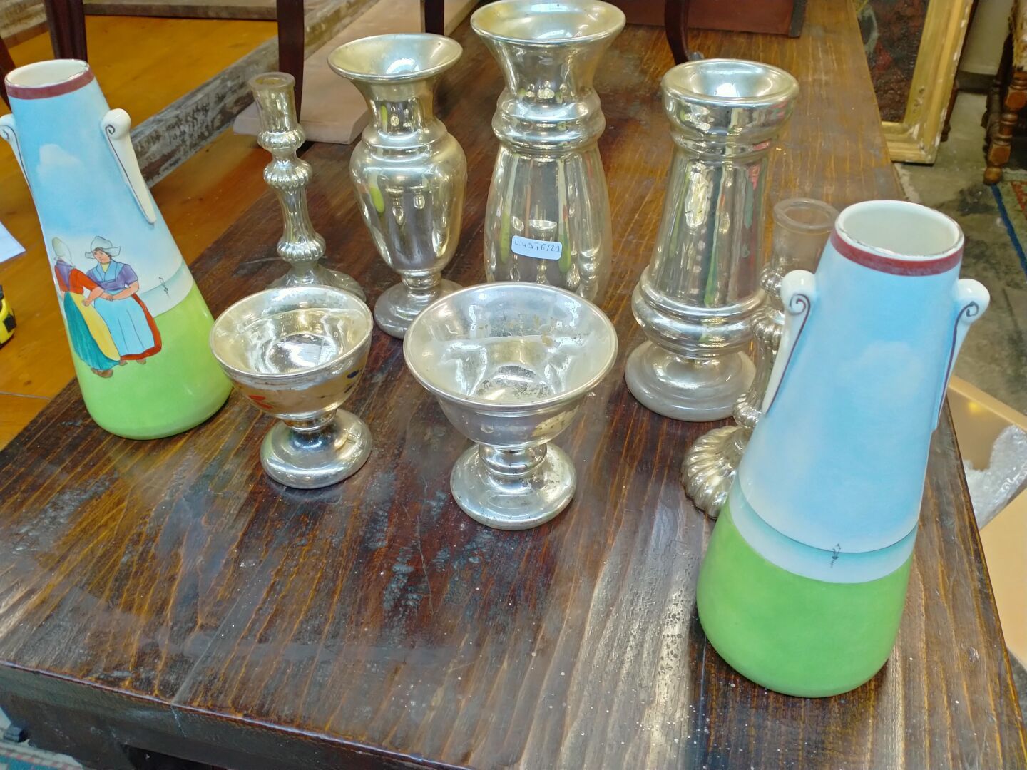 Null Ensemble de sept objets divers en verre argenté composé de deux bougeoirs, &hellip;