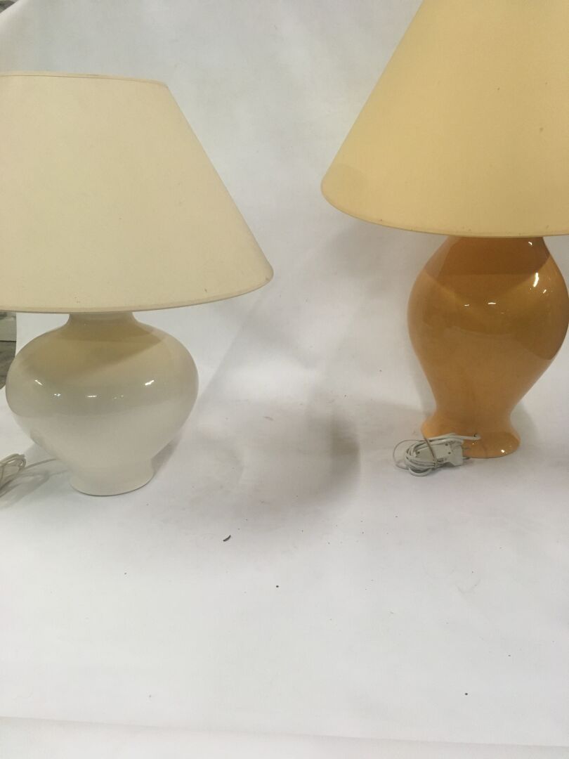 Null Deux lampes moderne en faïence jaune et blanche