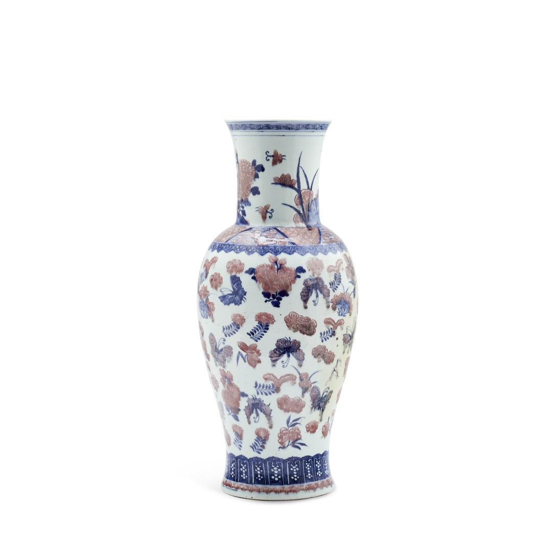 Null Vaso a balaustro - VASO A BALAUSTRO Cina, XIX-XX secolo Porcellana, con dec&hellip;
