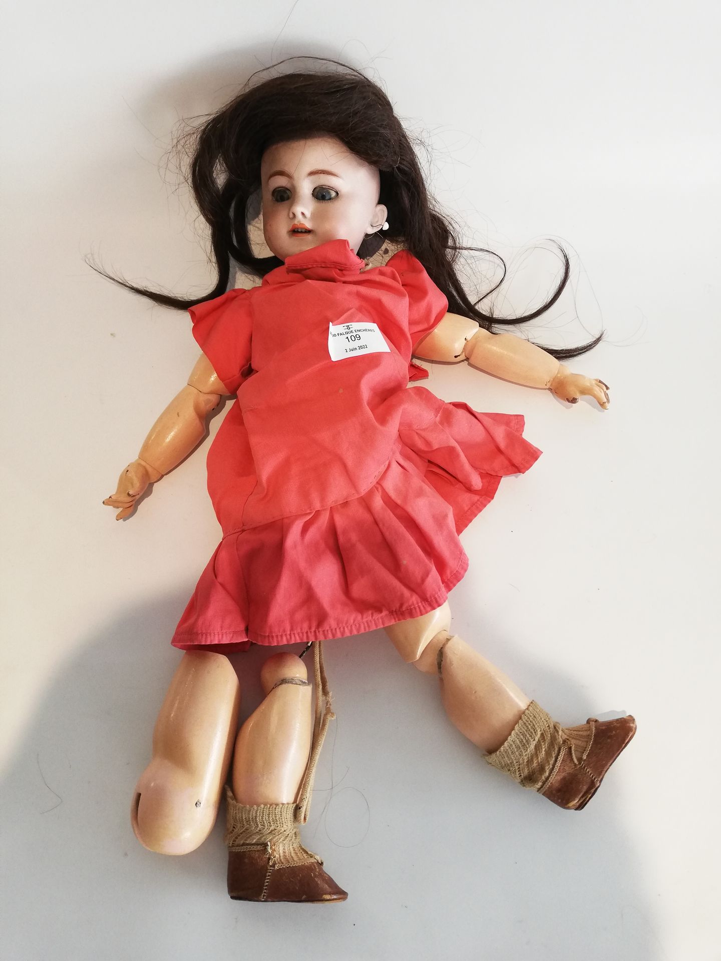 Null DEP娃娃，瓷头（7号，状态良好），活动的眼睛，张开的嘴，穿孔的耳朵，身体的组成（一条腿要重新组装）总长度47厘米