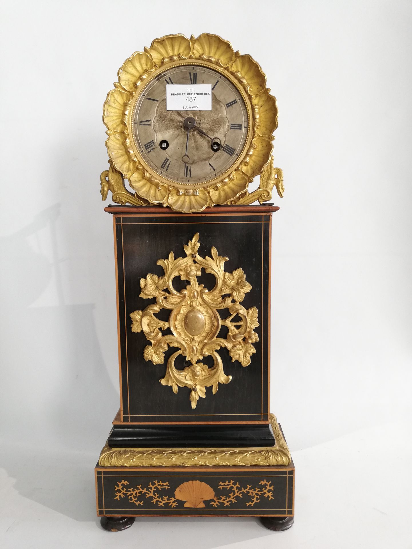 Null Clock in marquetry of rosewood and light wood. Ornamentation of gilded bron&hellip;