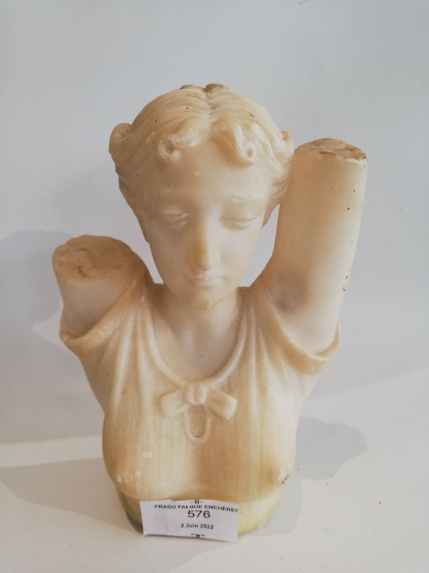 Null Buste de femme en marbre, d’après l’Antique, accidents et manques Ht 18cm