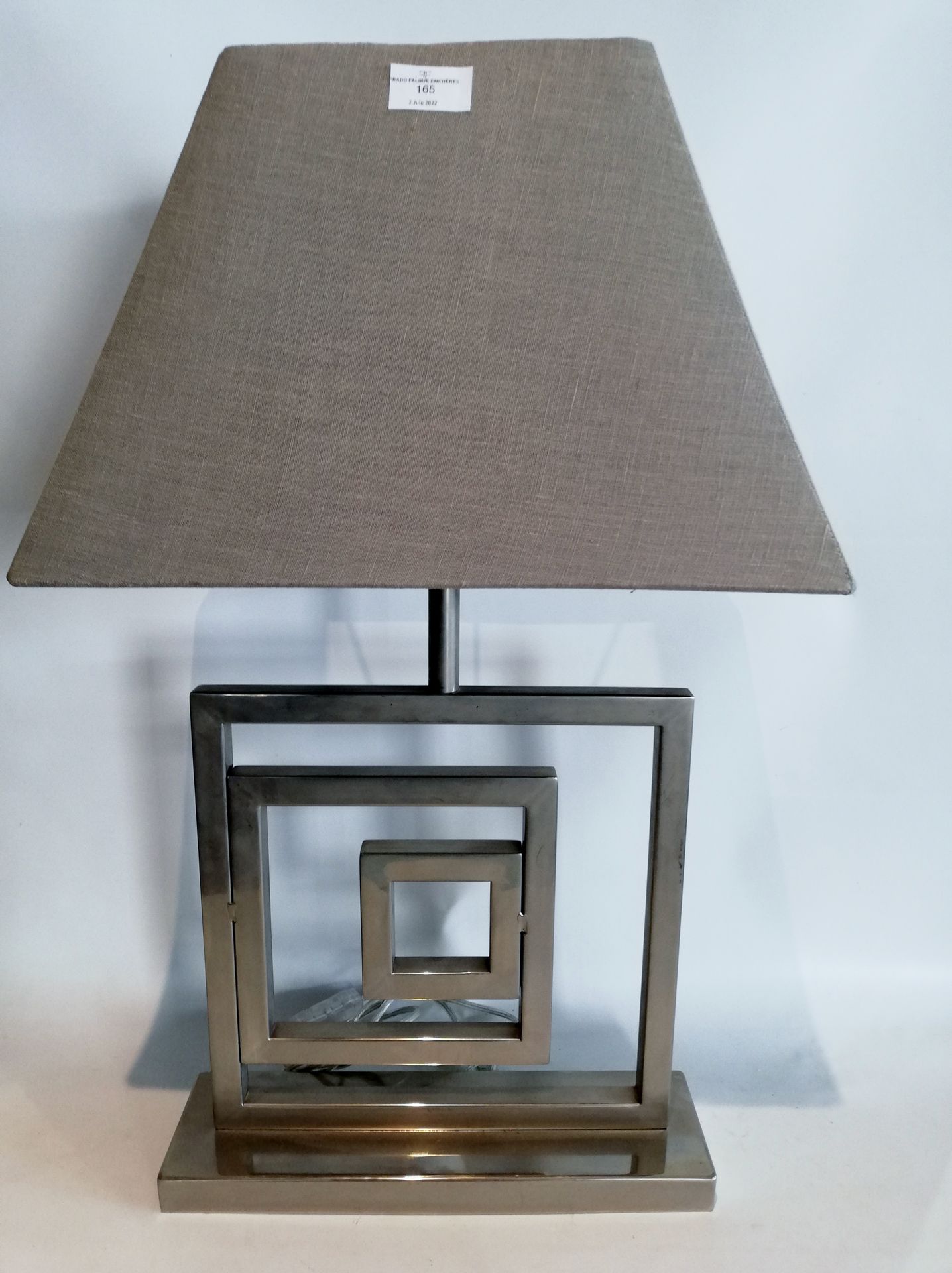 Null Table lamp in chromed metal with geometric decoration. Lampshade in linen. &hellip;