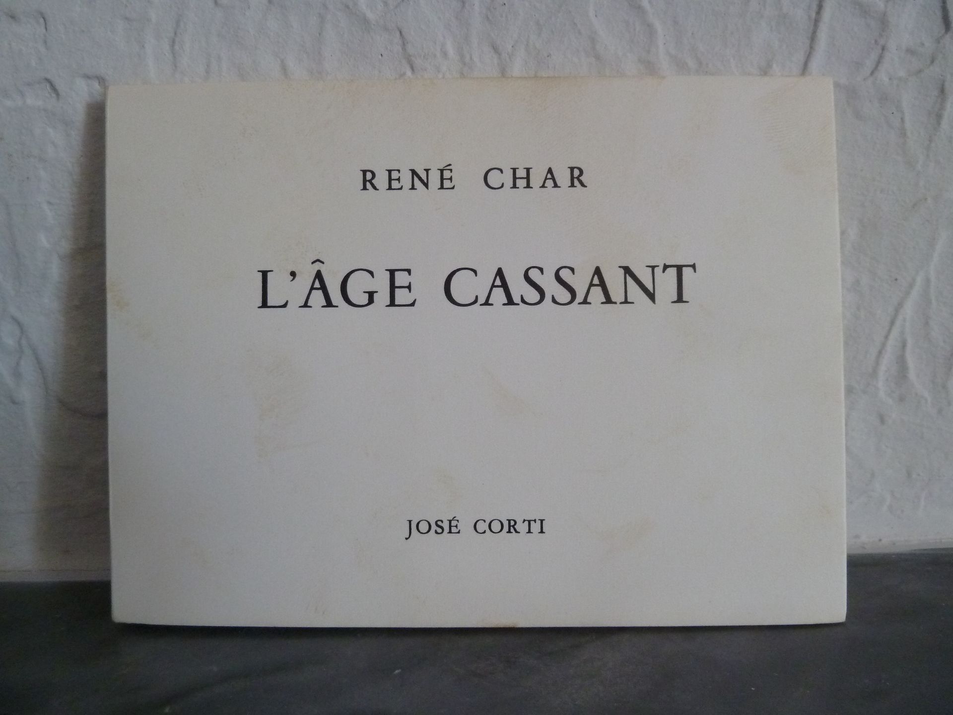Null (Corti) CHAR, René: L'âge cassant.巴黎：José Corti，s.D. (1965)。一卷，16°意大利风格，印刷和&hellip;