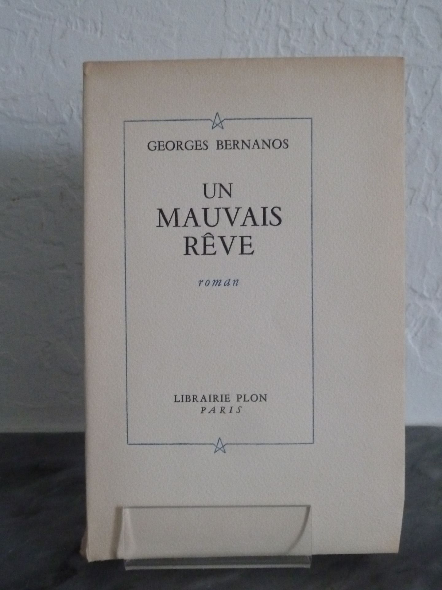 Null (乔治-贝尔纳诺斯："糟糕的事情"。巴黎: Plon, 1950.一卷8°平装，印刷和填充封面。保存的小证人。原版印刷，编号1441份。在Pur fi&hellip;