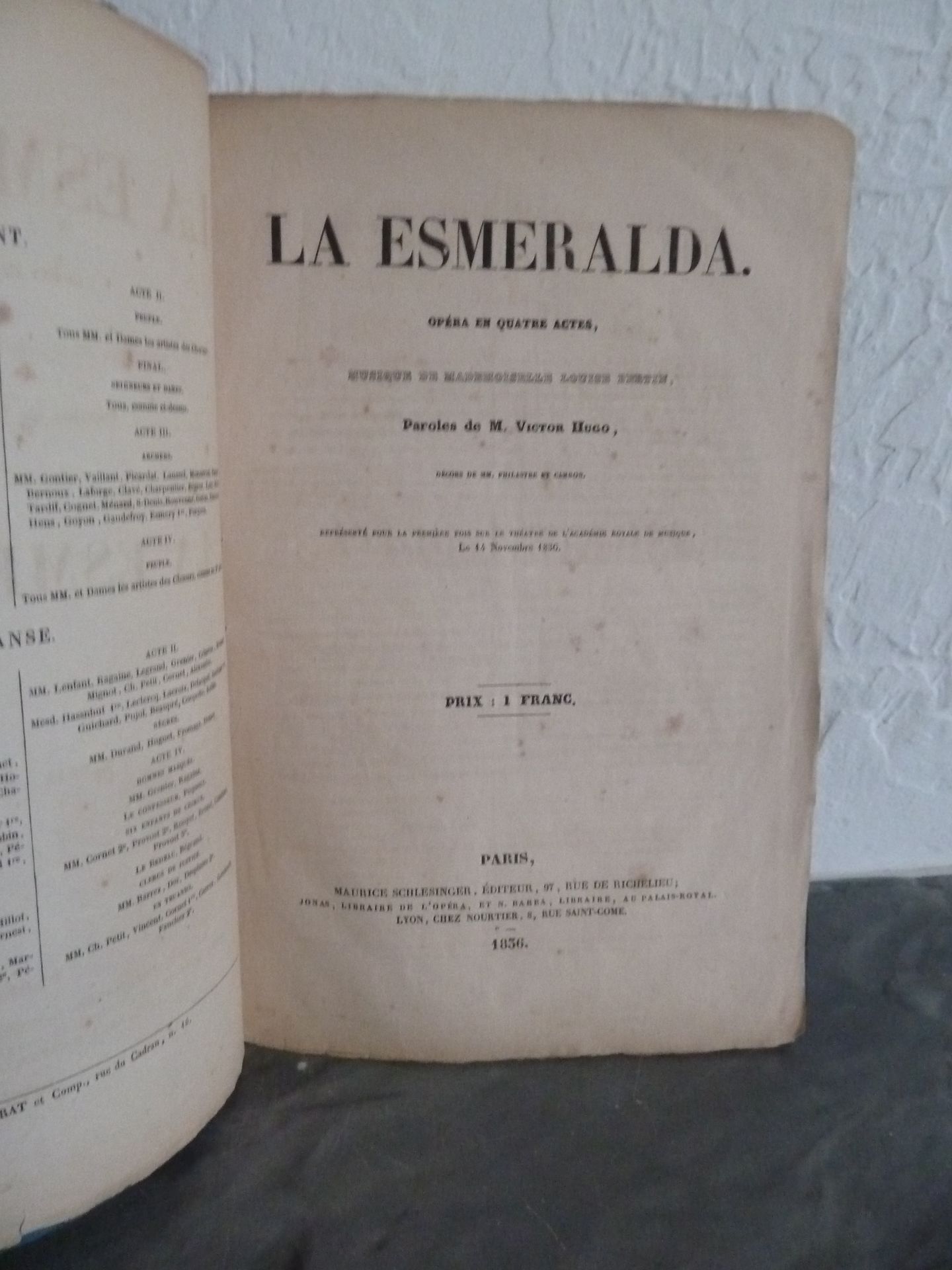 Null (Corti) HUGO, Victor: La Esmeralda.巴黎：莫里斯-施莱辛格，1936年。8英寸大的小册子，采用年代久远的软封面。未经&hellip;