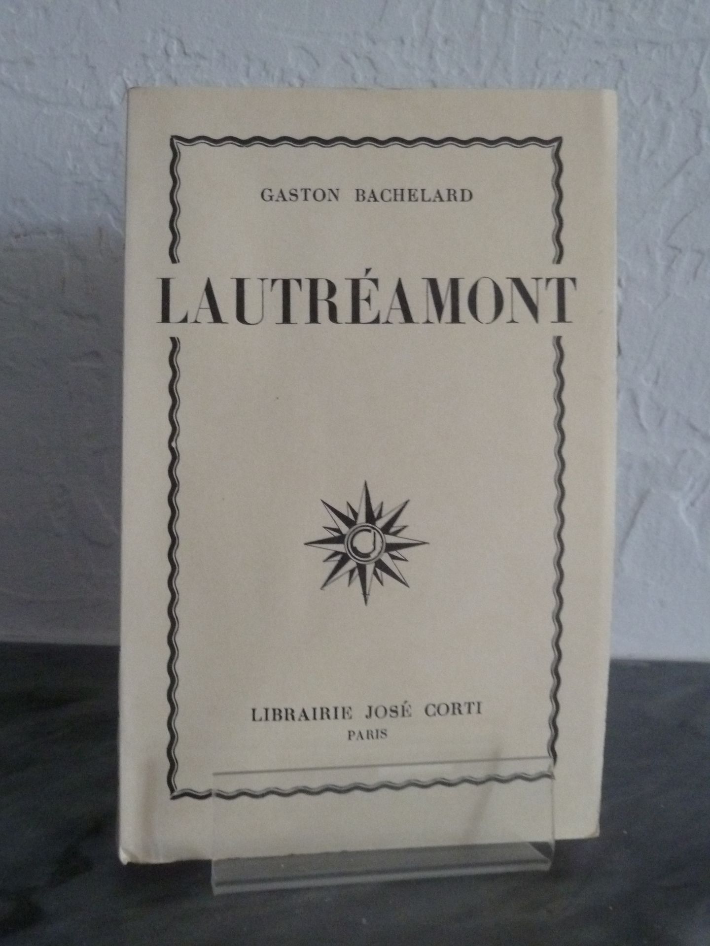 Null (Corti) BACHELARD, Gaston: Lautréamont.巴黎：何塞-科尔蒂，1939年。一卷，平装本，12°，印刷封面。未切割。&hellip;
