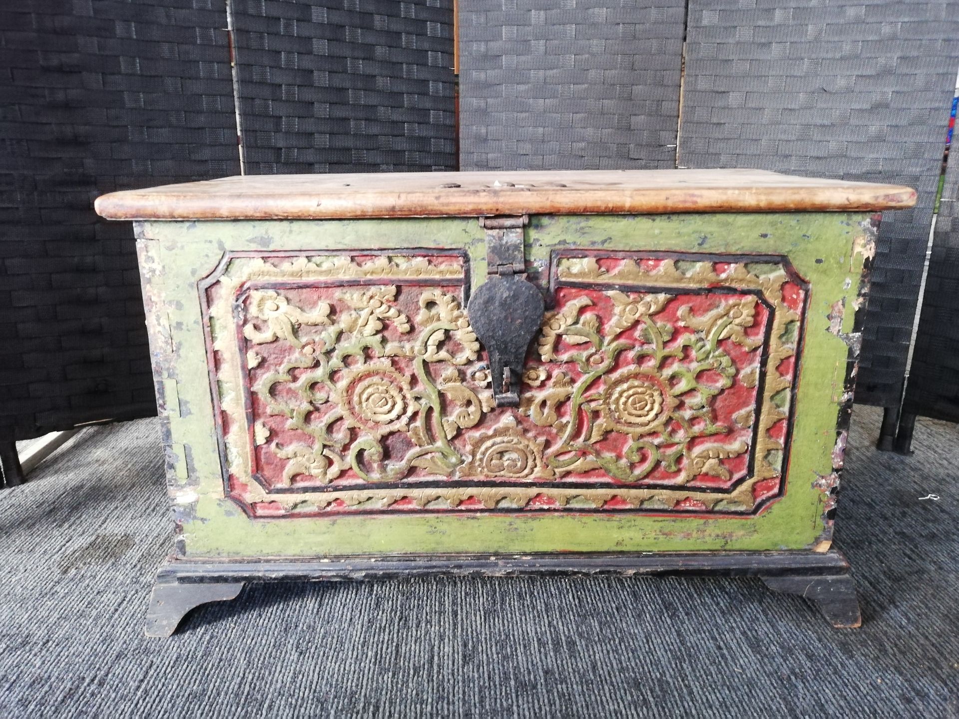 Null Molded, carved and lacquered wood chest with vegetal decoration. Indonesian&hellip;