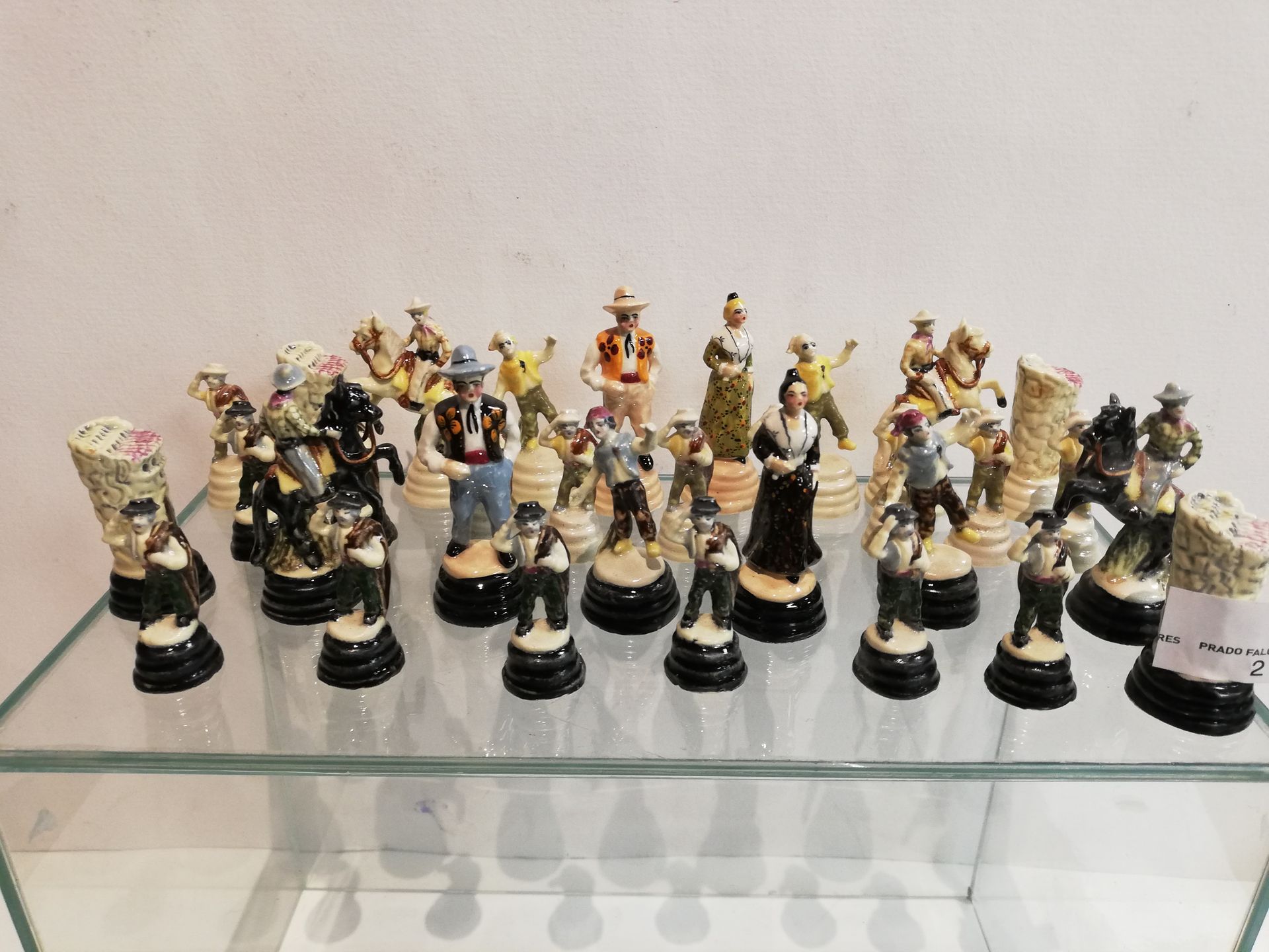 Null Very nice and rare chess set in polychrome earthenware, work probably from &hellip;