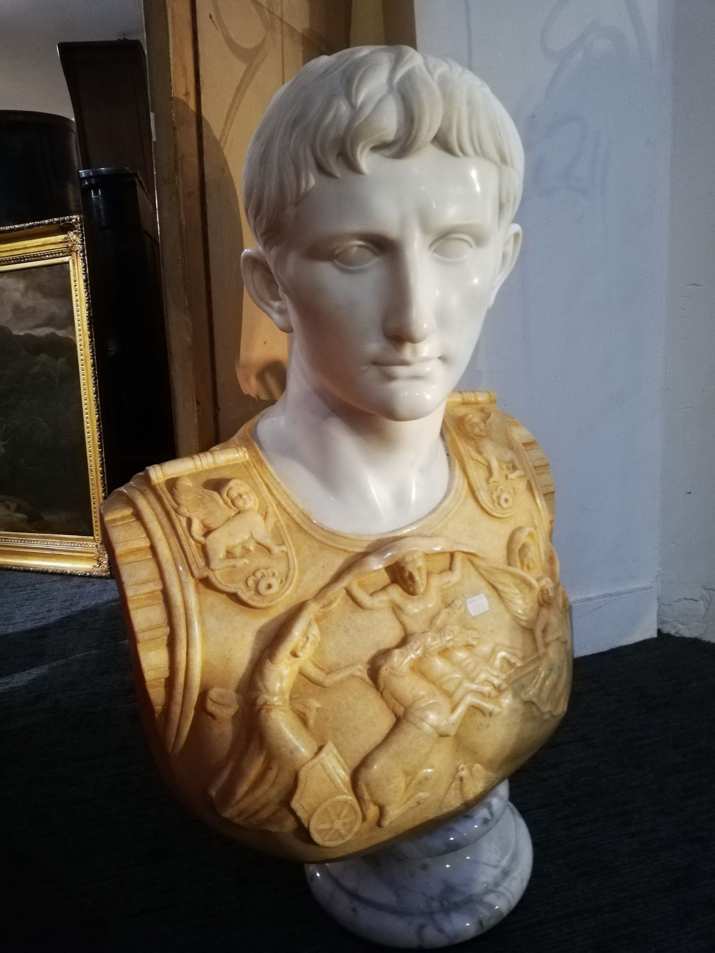 Null Busto de emperador romano en mármol blanco y coloreado, al gusto de la anti&hellip;