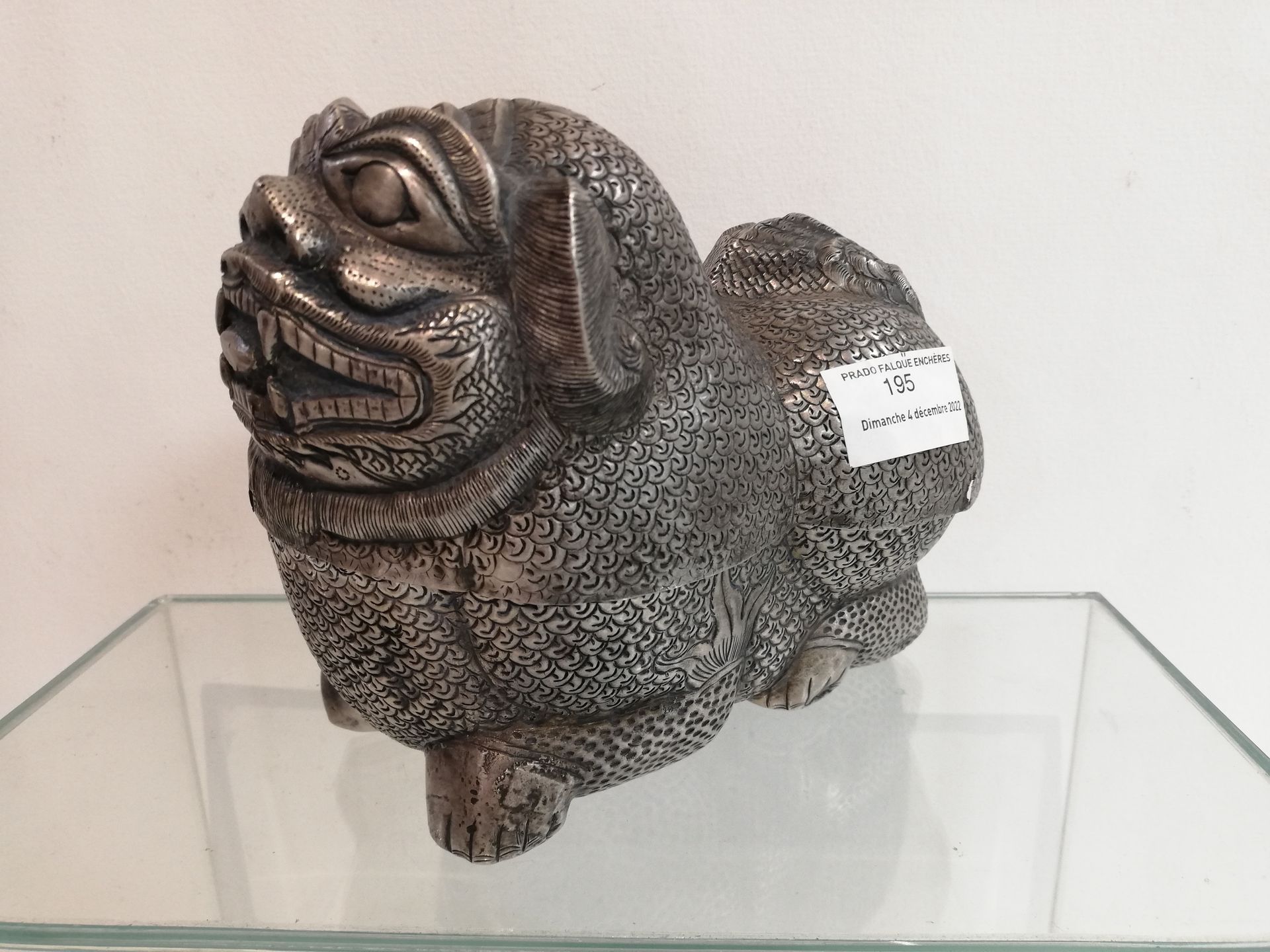 Null 佛狗形状的盒子，可能是银制的，古代远东的作品，（凹陷）14X18X12 重量430克