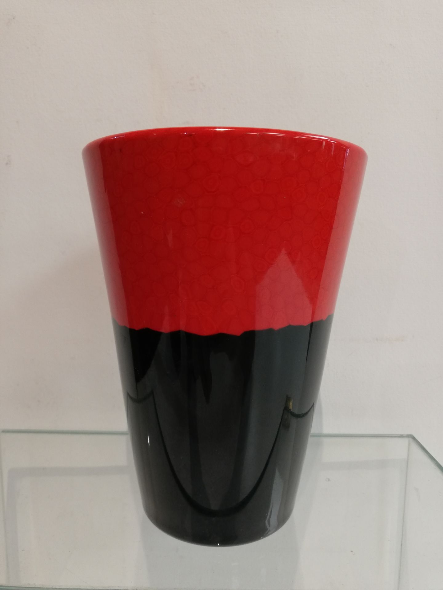 Null Carlo SCARPA und VENINI, Vase "laccatonero e rosso", aus zweifarbigem Glas &hellip;