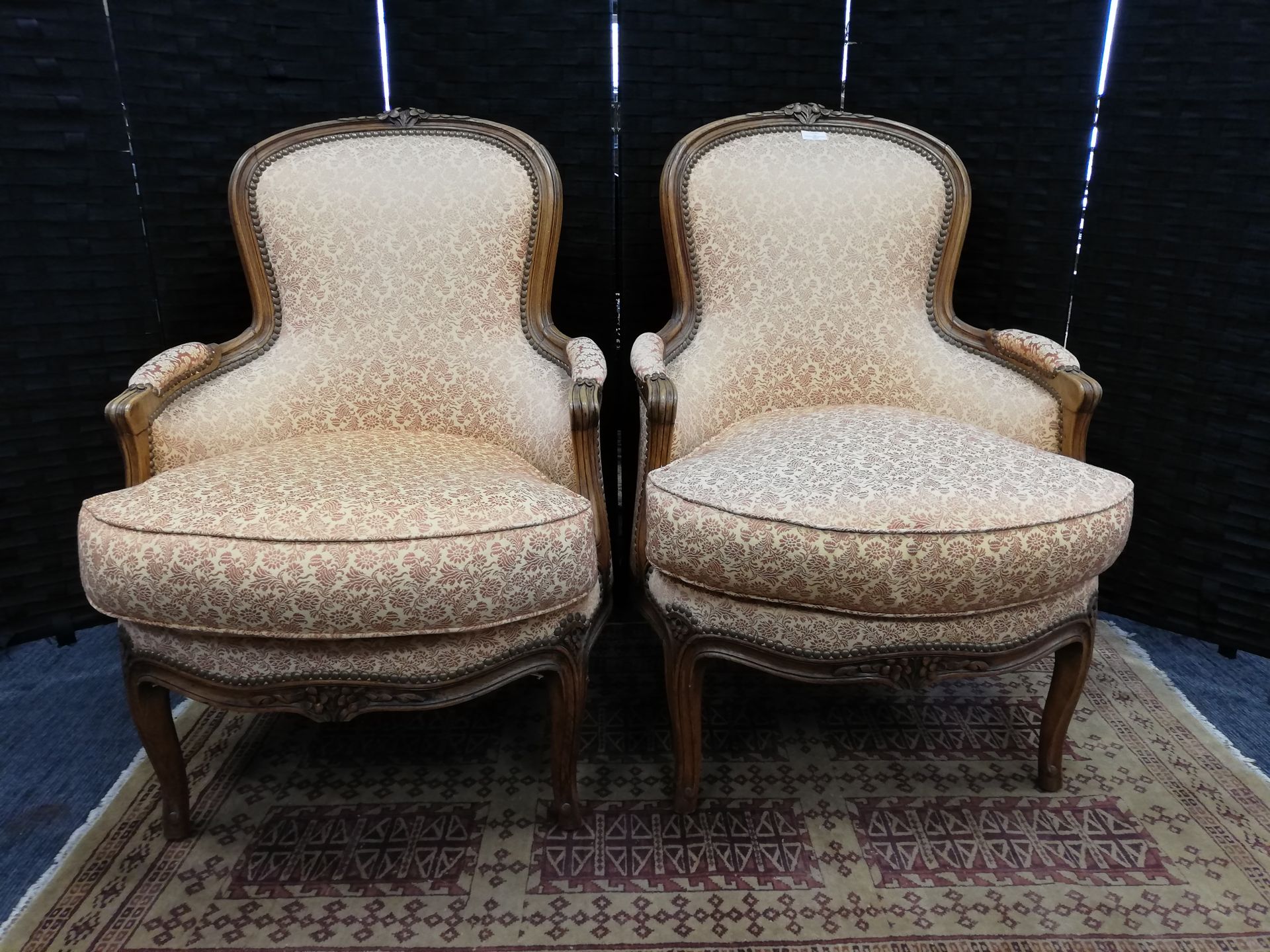 Null Pair of bergères in natural wood molded and carved in the Louis XV style.
