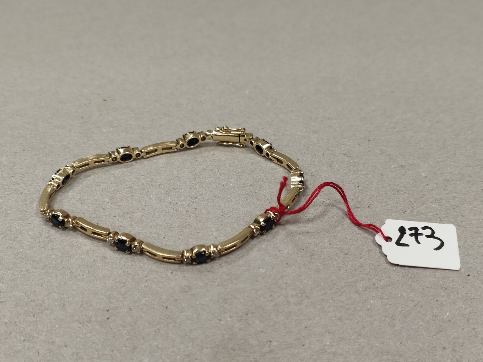 Null Bracelet en or jaune 750°/°° à mailles mobiles alternées de petits brillant&hellip;