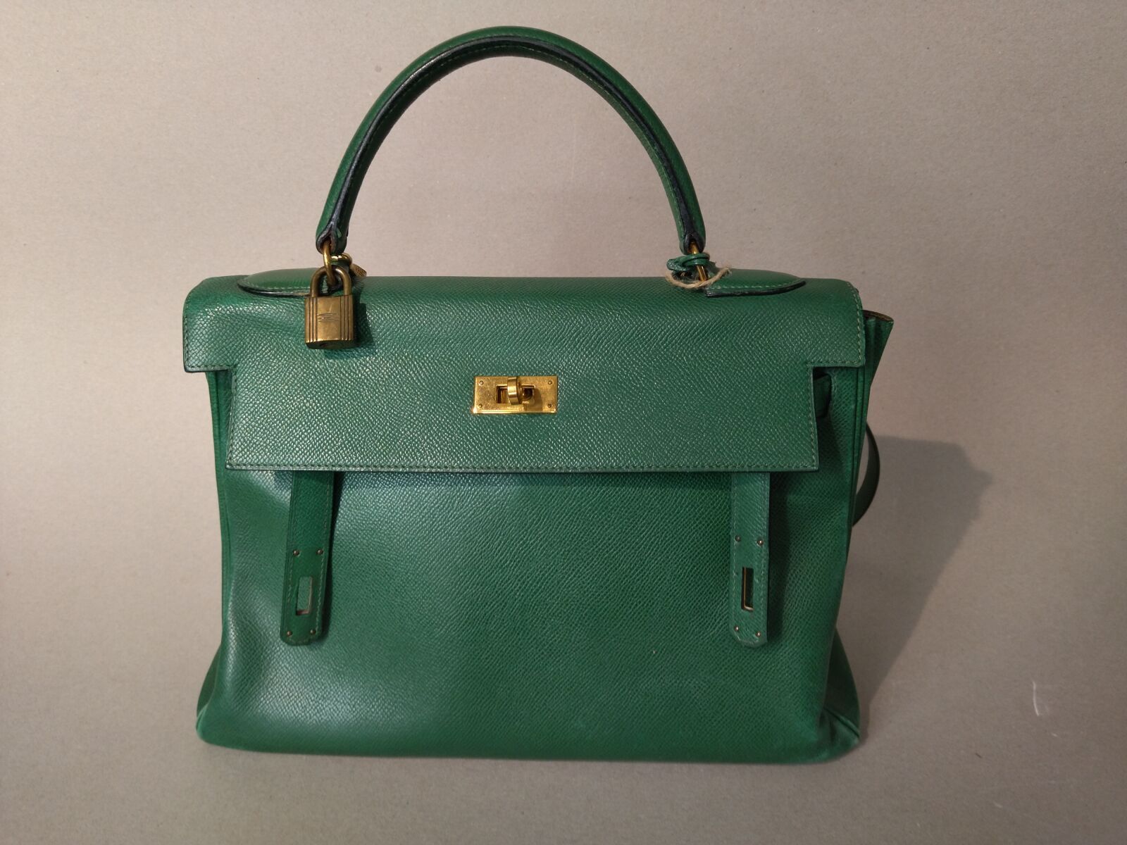 Null HERMES, Paris: handbag, model Kelly 32 in fir green grained leather, gilded&hellip;