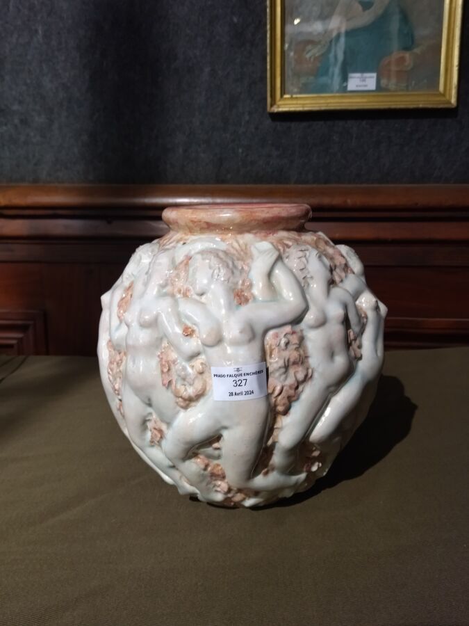 Null Edouard CAZAUX : vase boule en céramique émaillée polychrome à décor en rel&hellip;