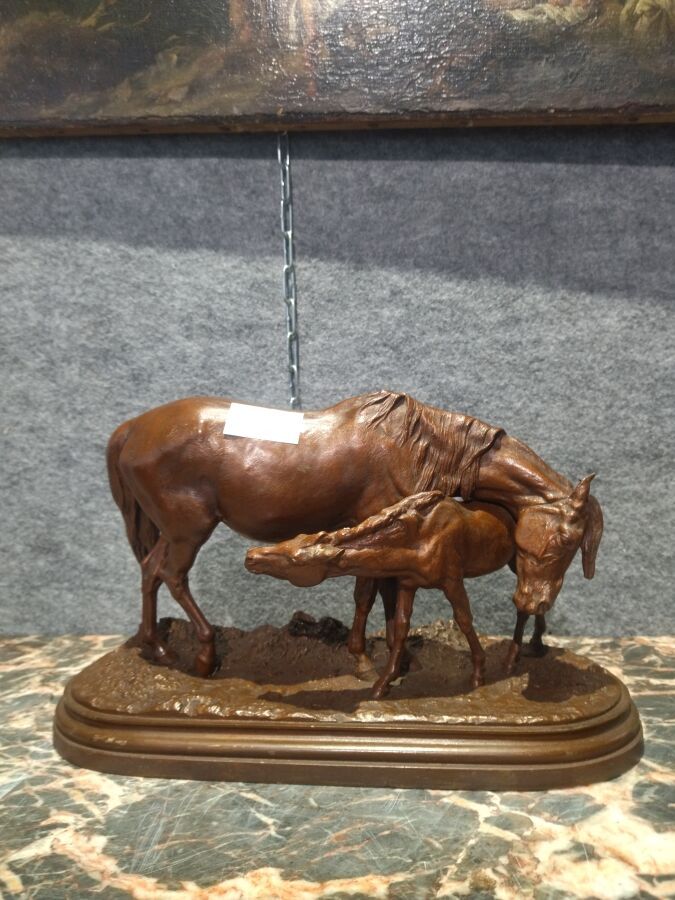 Null 伊西多尔-儒勒-邦赫（Isidore Jules BONHEUR，1827-1901 年）。母马和小马驹带棕色铜锈的青铜器。露台上有签名。遗体铸造。1&hellip;