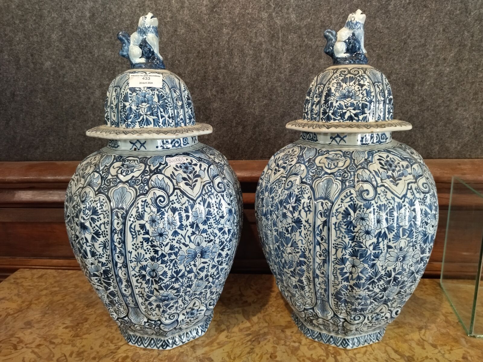 Null Pair of Delft earthenware covered potiches, the lid in the shape of a Fo do&hellip;