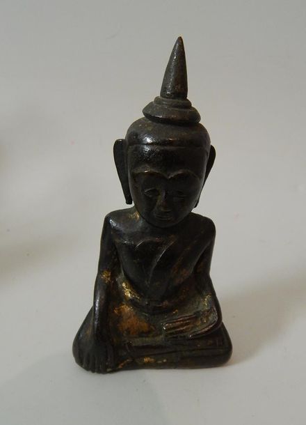 Null Bouddha assis en prise de terre à témoin, en bronze. Birmanie, fin XIXe s. &hellip;