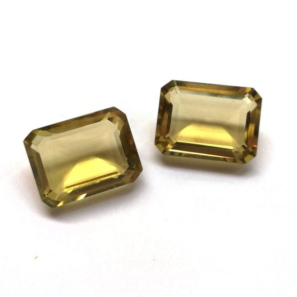 Null LOT de 2 quartz lemon taille émeraude. Poids : 20.70cts et 20.50cts