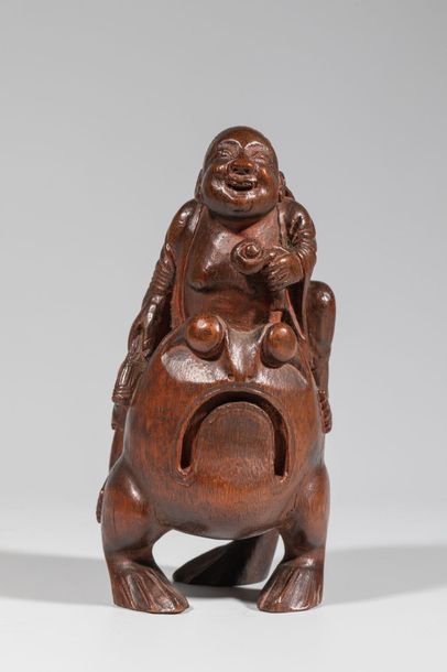 Null Figure en bambou, sculptée d’un enfant sur un crapaud à trois pattes. H : 1&hellip;