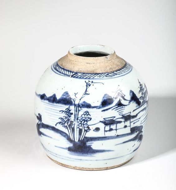 Null Pot à gingembre en porcelaine bleu et blanc, à décor paysagé. H :16 cm. Chi&hellip;