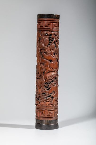 Null Etui à herbes odorantes en bambou, sculpté de figures cheminant à cheval, d&hellip;
