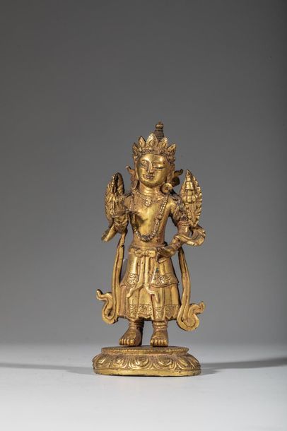 Null Tara debout sur un socle en bronze doré. H : 10 cm. Travail sino-tibétain d&hellip;