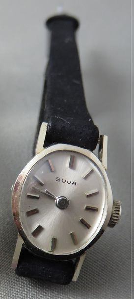 Null SUJA - Montre Bracelet de Dame en or gris 18k (750/°°), de forme ovale, cad&hellip;
