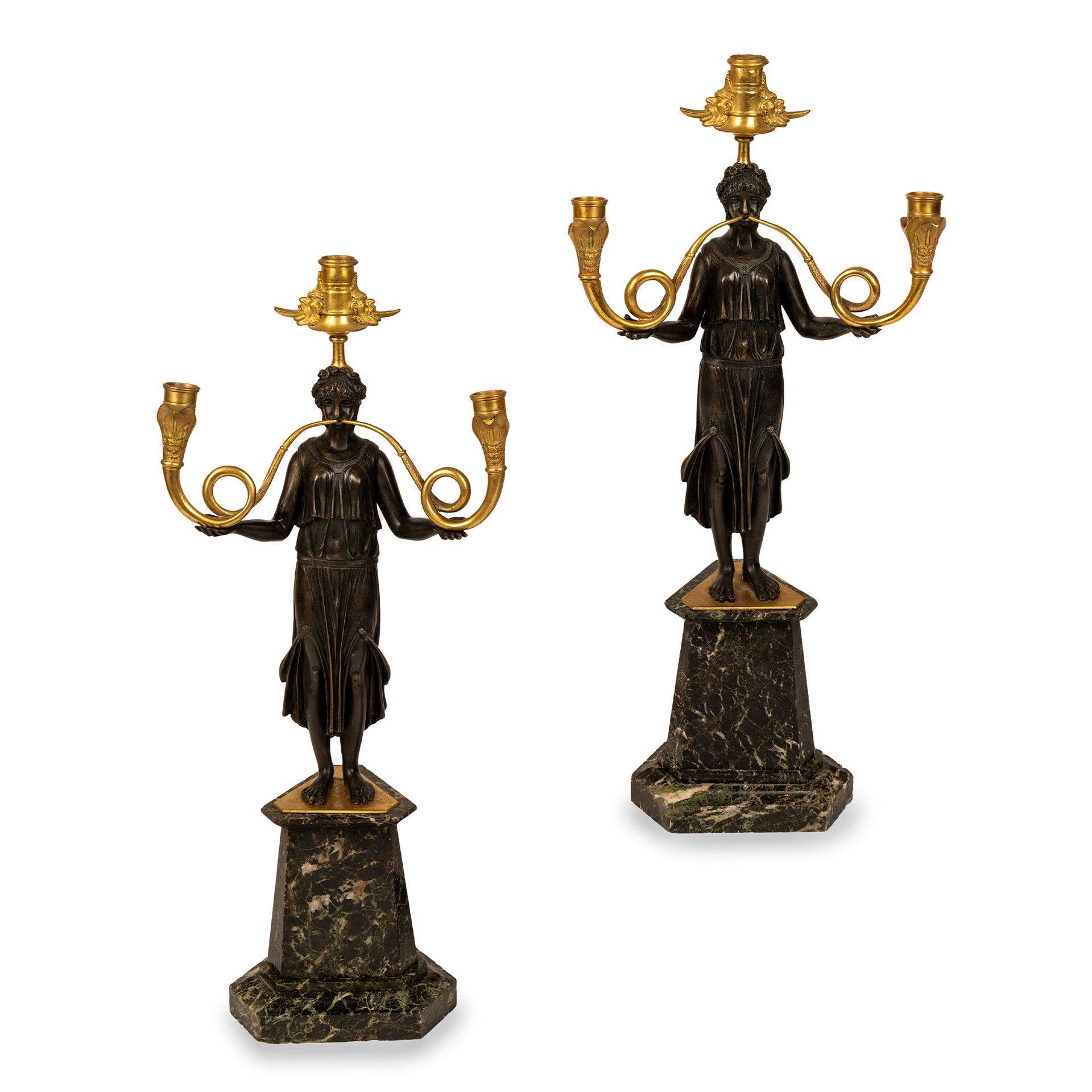 Null Paar Kandelaber aus patinierter und vergoldeter Bronze, Frankreich, 19. Jah&hellip;
