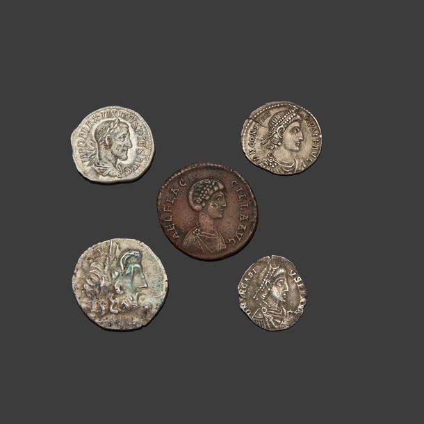 Null Lot :

Maximien (235-238) : denier argent.

Constance II (324-361) : siliqu&hellip;