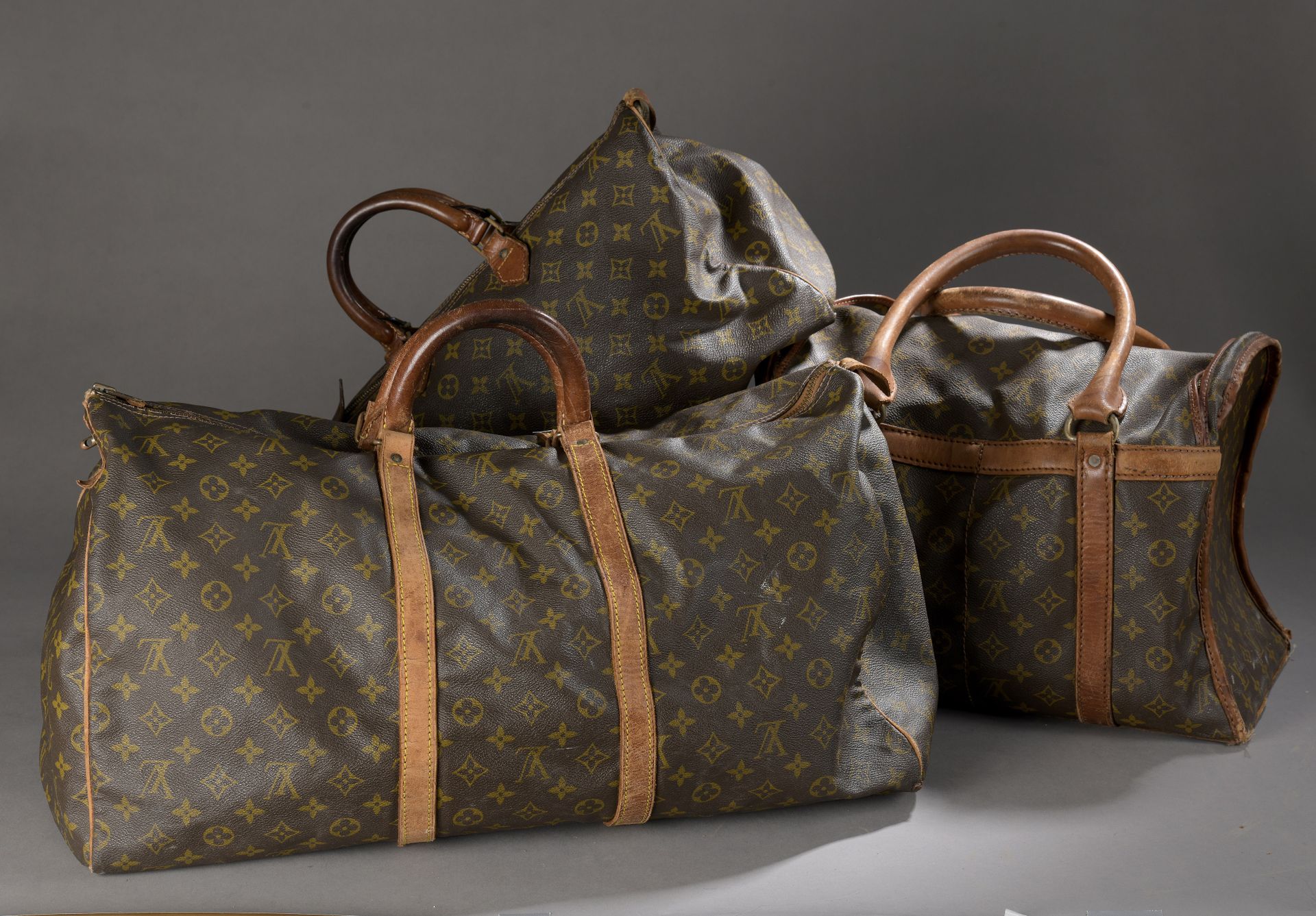 LOUIS VUITTON Lot composed of a Speedy, 40 cm, a Keepal…