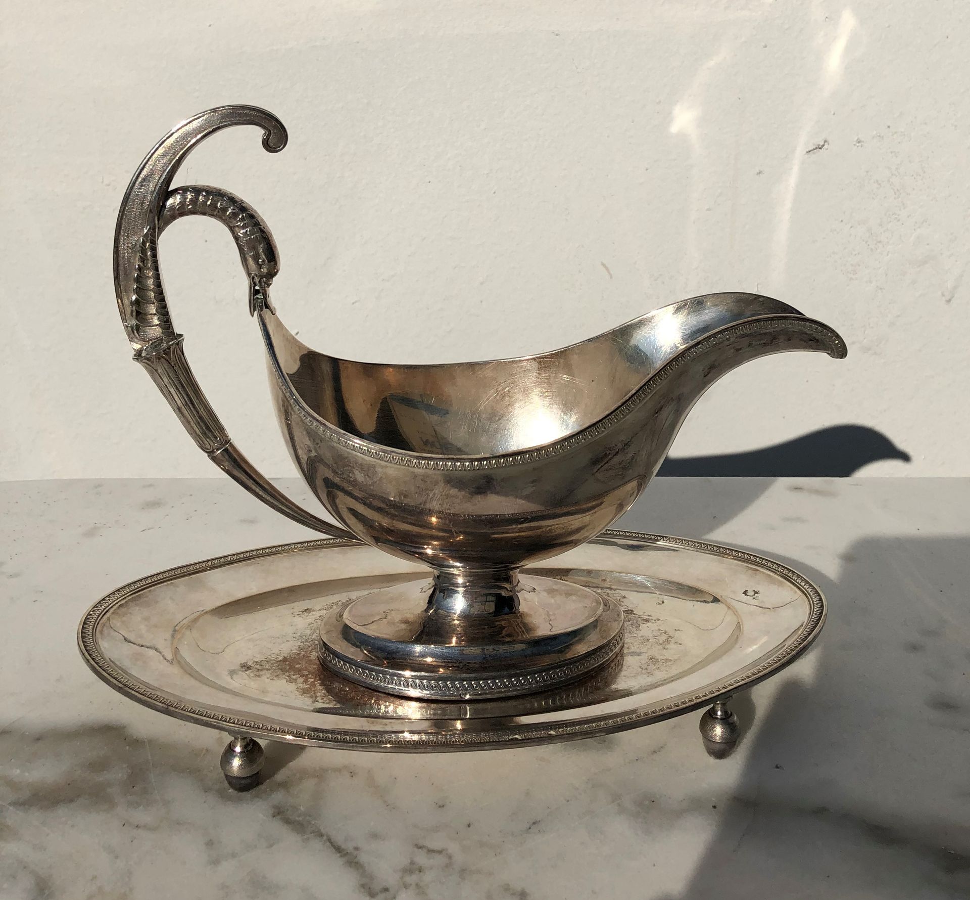 Null Sauceboat of helmet shape in silver 1st title 925 ‰, the handle in swan nec&hellip;