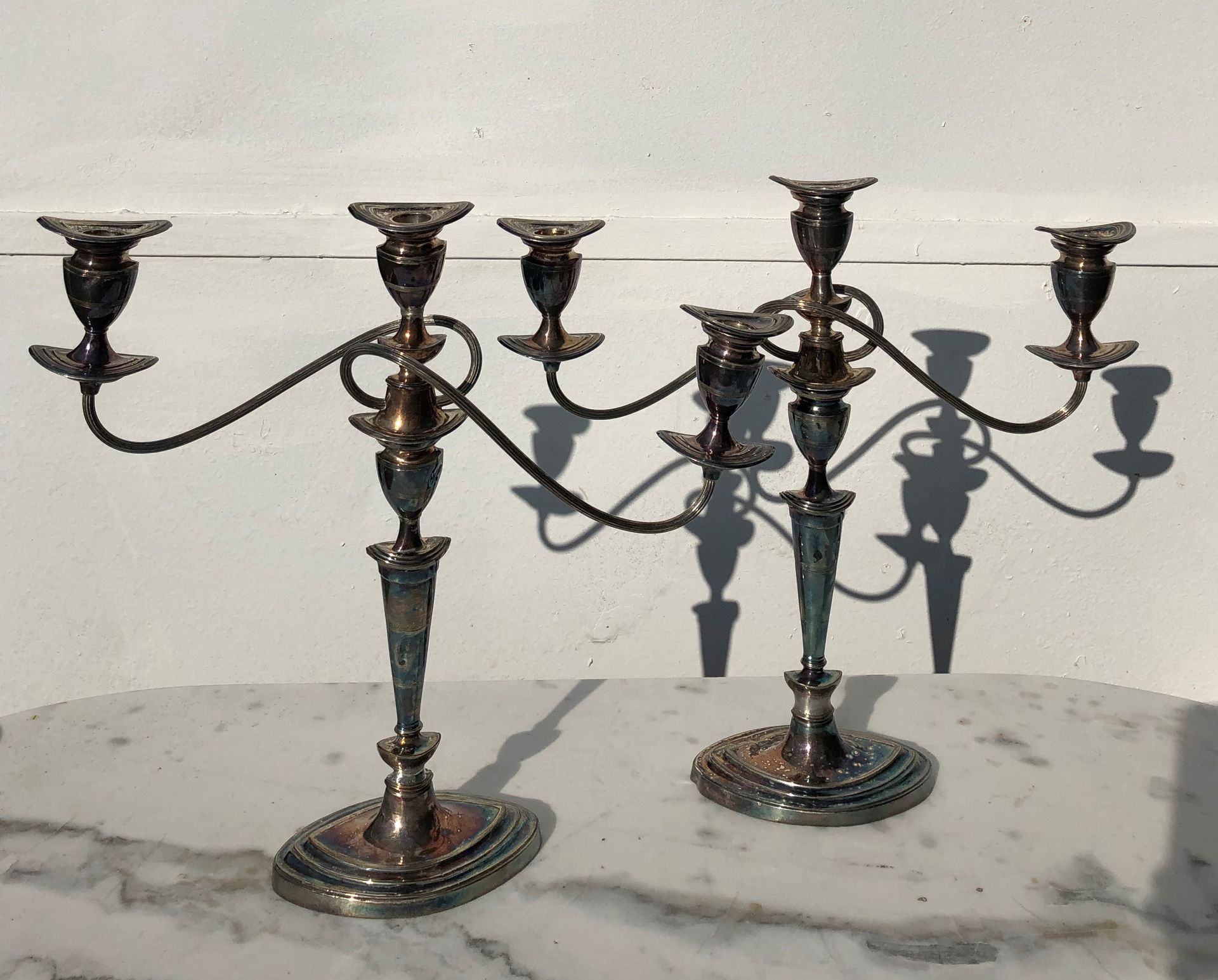 Null Pair of silver plated candelabras. 

Wear and tear. Height : 42,5 cm

A pai&hellip;