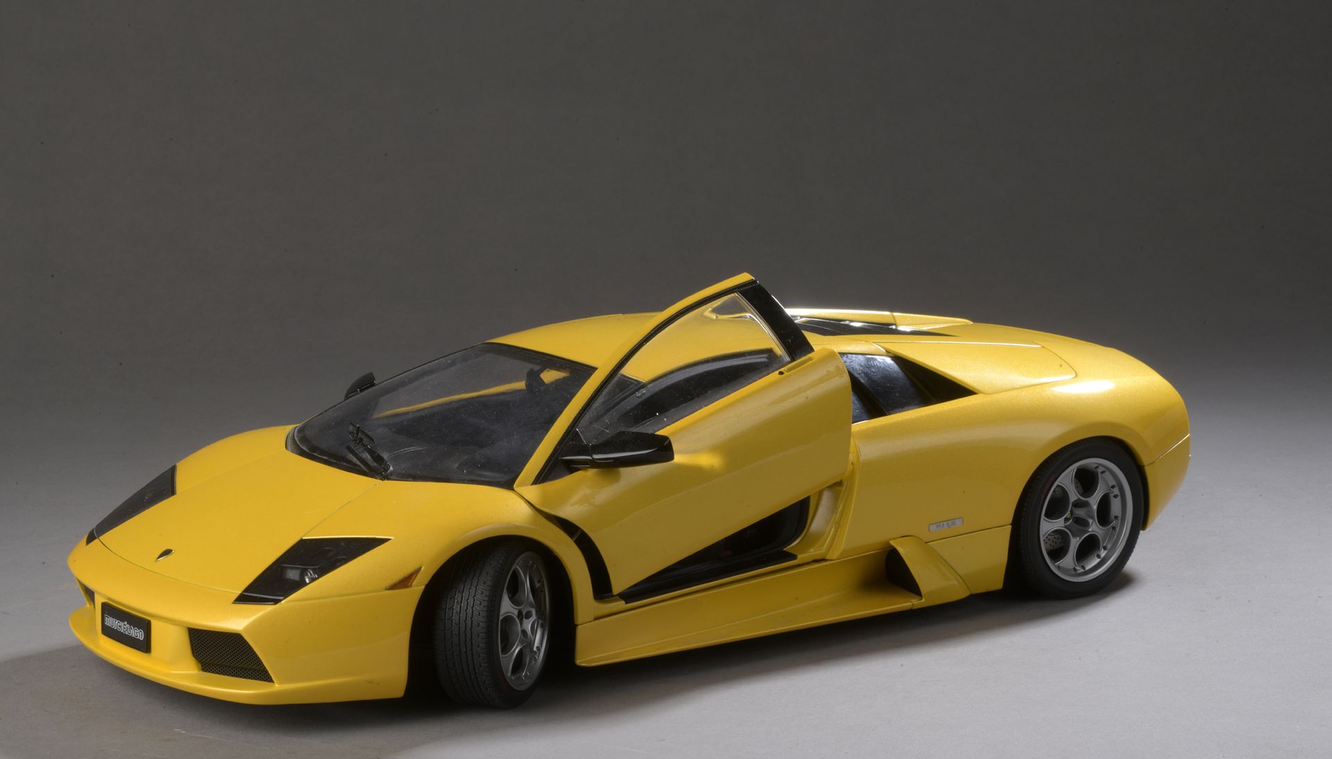Null AUTO ART - MODELE REDUIT de LAMBORGHINI MURCIELAGO de couleur jaune. 

L’hi&hellip;