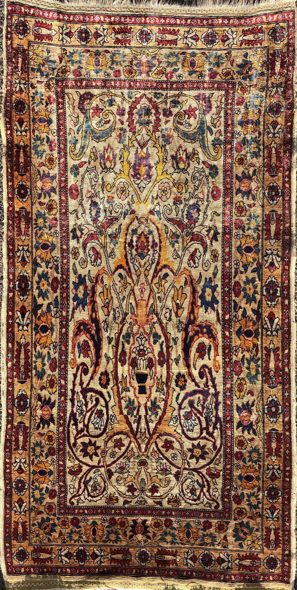 Null LITTLE Persian Hereke silk carpet decorated with foliage and flowers on a c&hellip;