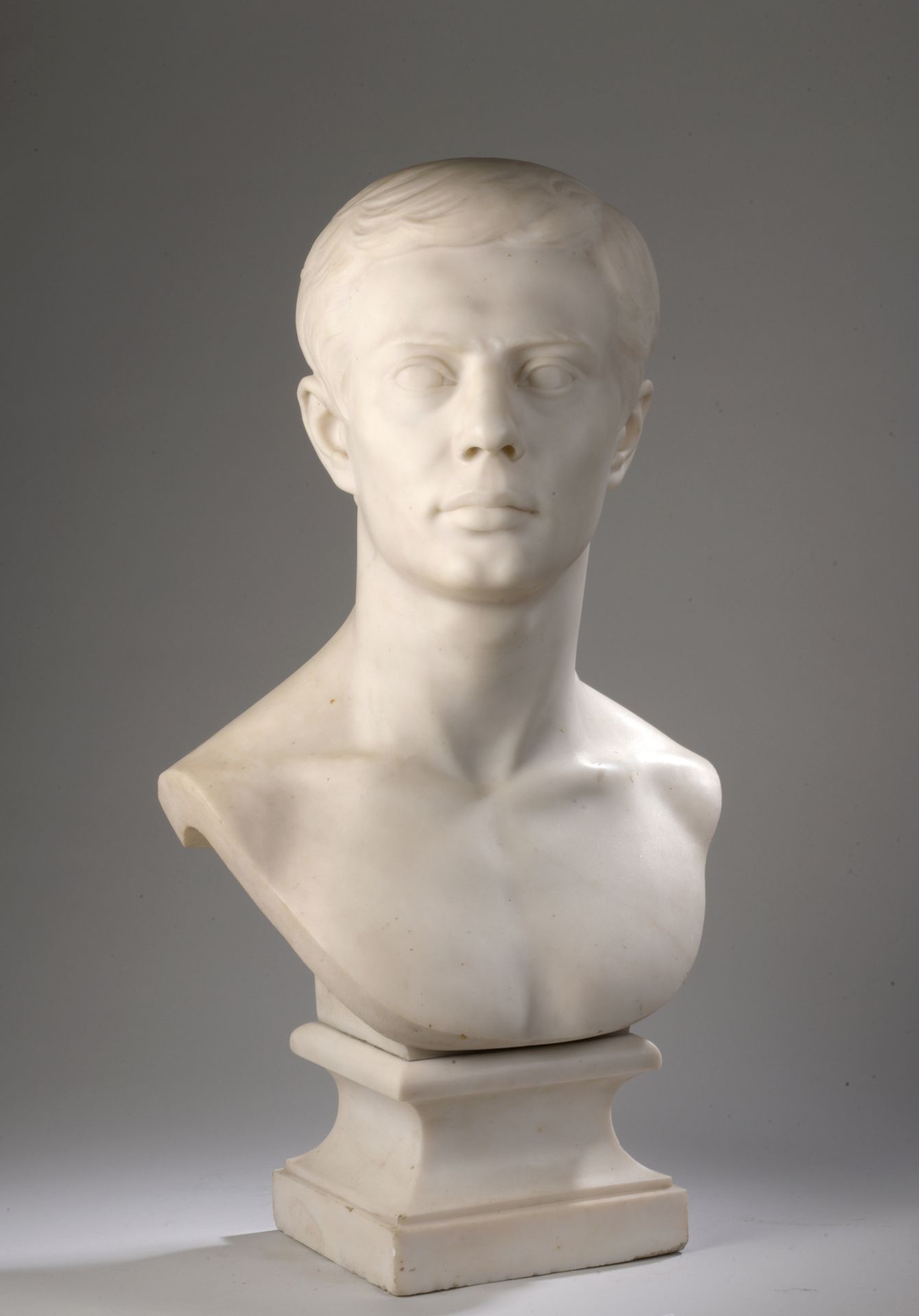 Null 
Henri Frédéric ISELIN (1825-1905)




年轻罗马人的半身像 




白色大理石的半身像。




左肩下有签名&hellip;