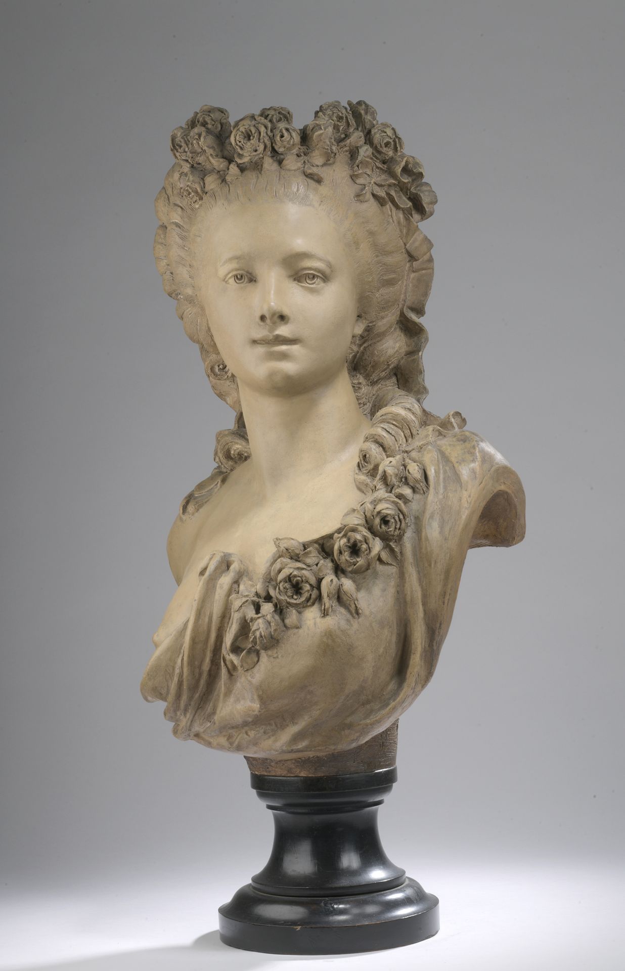 Null 路易-罗伯特-卡里耶-贝卢斯(1848-1913)

年轻女子与玫瑰花

兵马俑证明。

背面签有LOUIS / CARRIER / BELLEUSE&hellip;