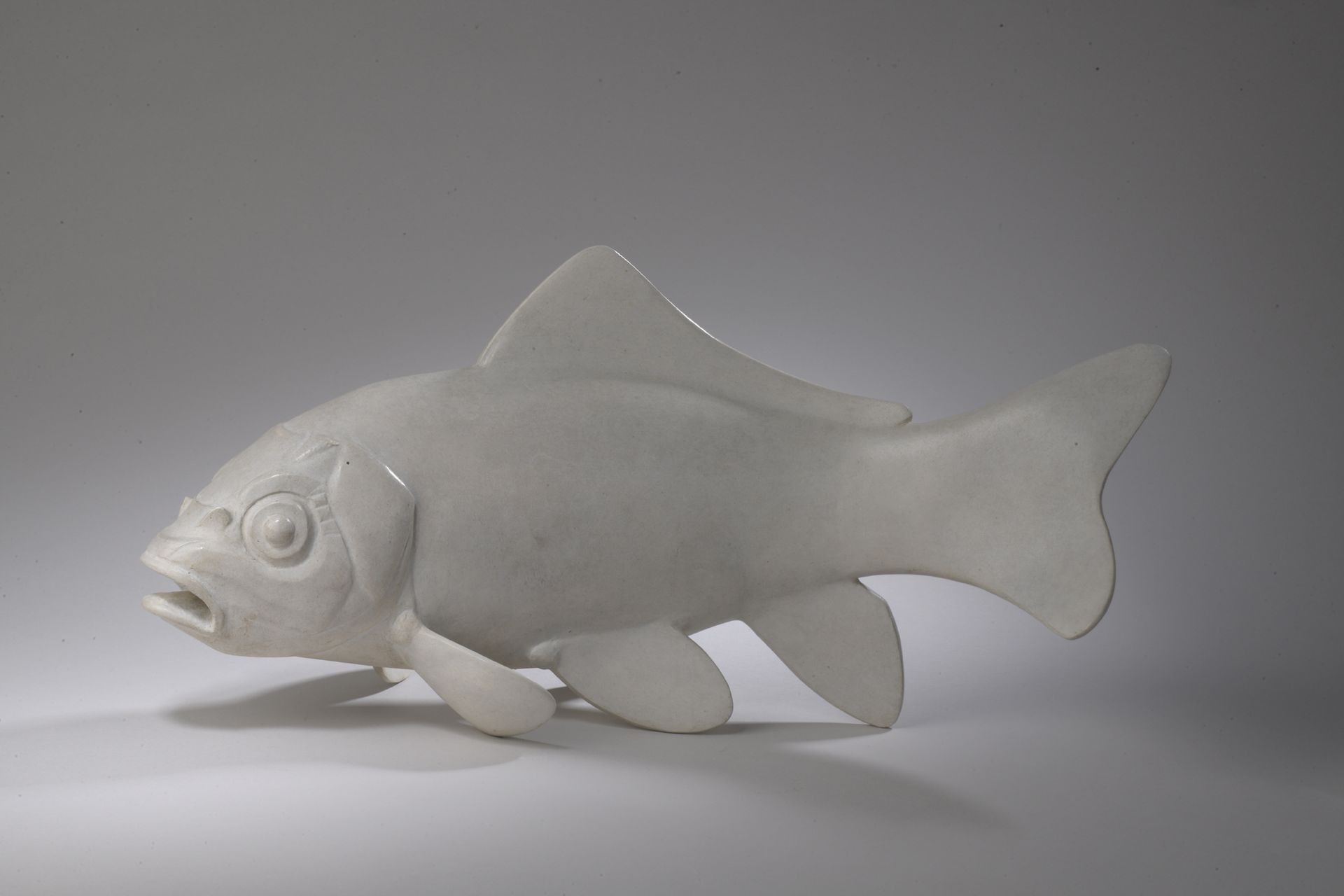 Null 查尔斯-阿图斯(1897-1978)

鲤鱼，约1935年

石膏。

有签名，有图案，有 "我的感谢"。

22 x 40 x 15厘米