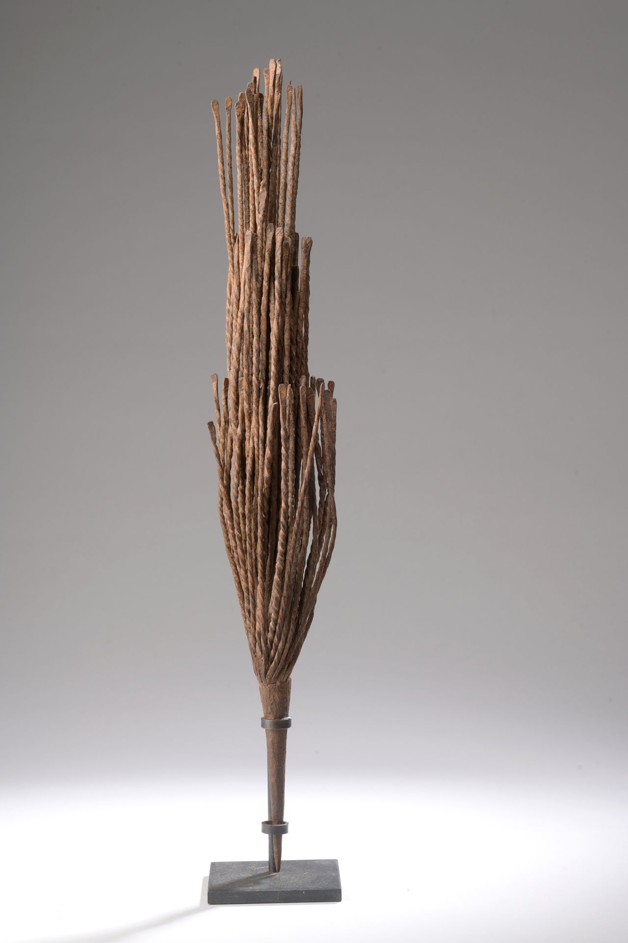 Null MUMUYE CURRENCY, CHAMBA, Nigeria

Wrought iron.

H. 49 cm

Flower of twiste&hellip;
